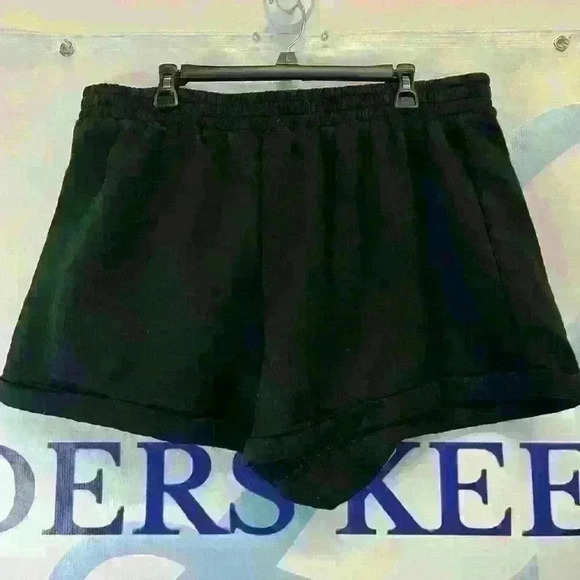 SHEIN Curve Women’s sweatpants shorts - Picture 2 of 5